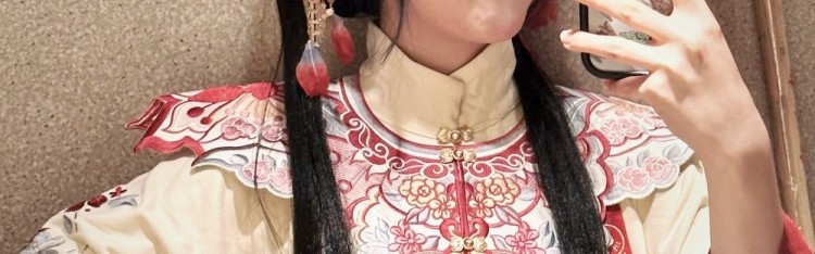 主持娅鸽晒照：古风美女 真是亭亭玉立