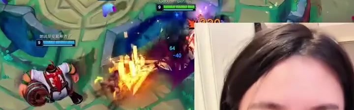 前LPL女解说小苍喝醉后直播间中痛哭：我对男友都没有对她一半好